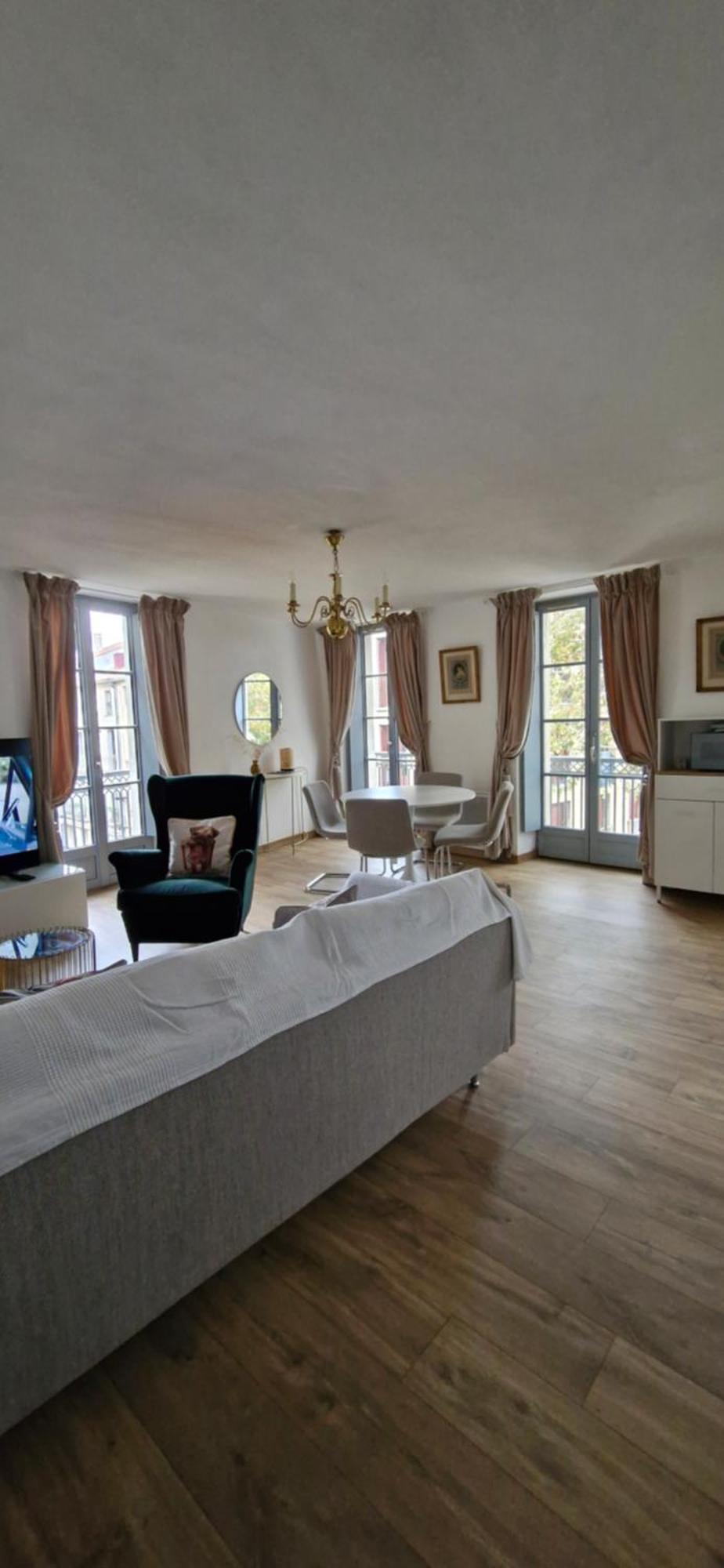 Apartment Via *